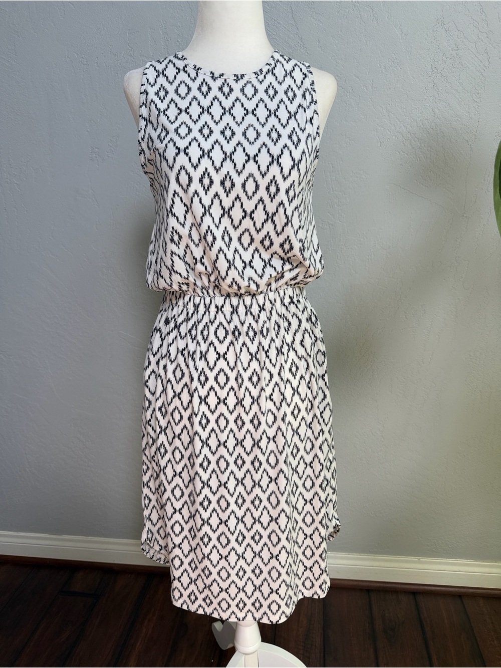 Banana Republic Factory Black & White Diamond-Print Midi Dress